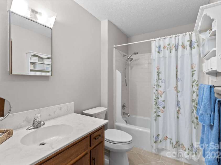 202 Cedarwood Drive, Salisbury, NC 28147.  MLS# CAR4330124, YatesRealty ID 32942. 