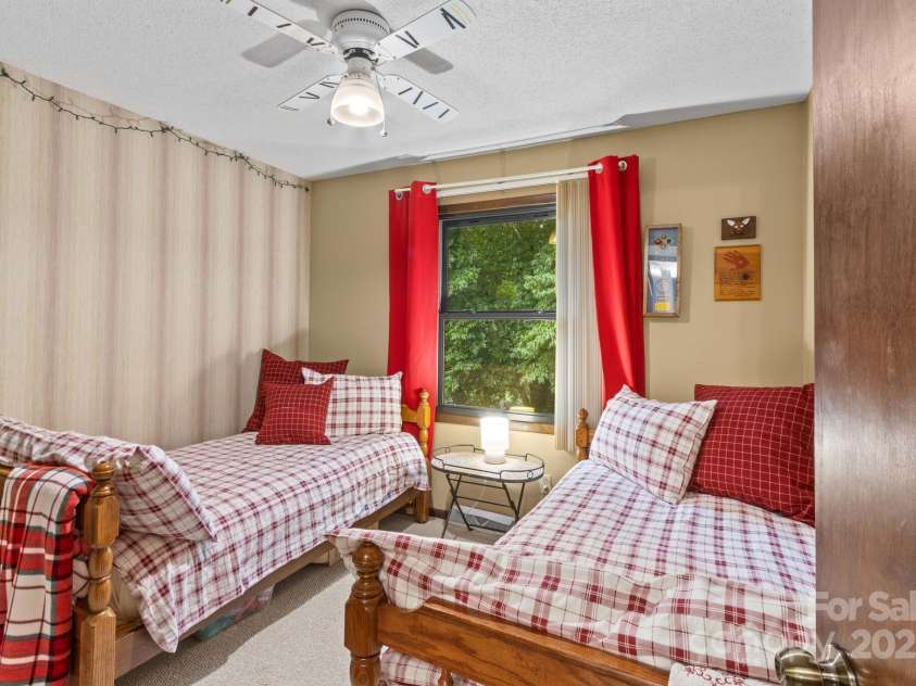 202 Cedarwood Drive, Salisbury, NC 28147.  MLS# CAR4330124, YatesRealty ID 32942. 