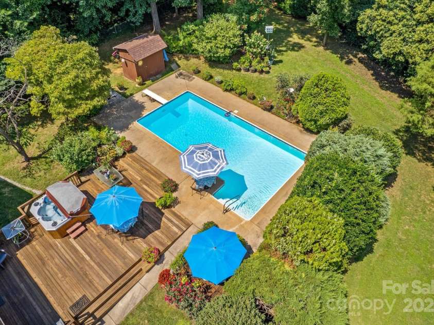 202 Cedarwood Drive, Salisbury, NC 28147.  MLS# CAR4330124, YatesRealty ID 32942. 