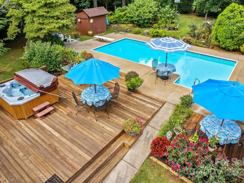 202 Cedarwood Drive, Salisbury, NC 28147.  MLS# CAR4330124, YatesRealty ID 32942. 