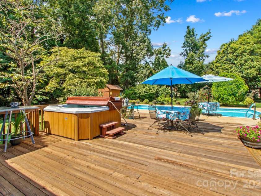 202 Cedarwood Drive, Salisbury, NC 28147.  MLS# CAR4330124, YatesRealty ID 32942. 