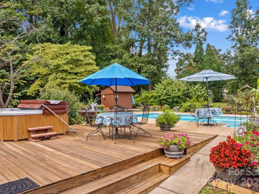 202 Cedarwood Drive, Salisbury, NC 28147.  MLS# CAR4330124, YatesRealty ID 32942. 