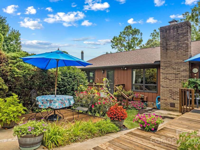 202 Cedarwood Drive, Salisbury, NC 28147.  MLS# CAR4330124, YatesRealty ID 32942. 