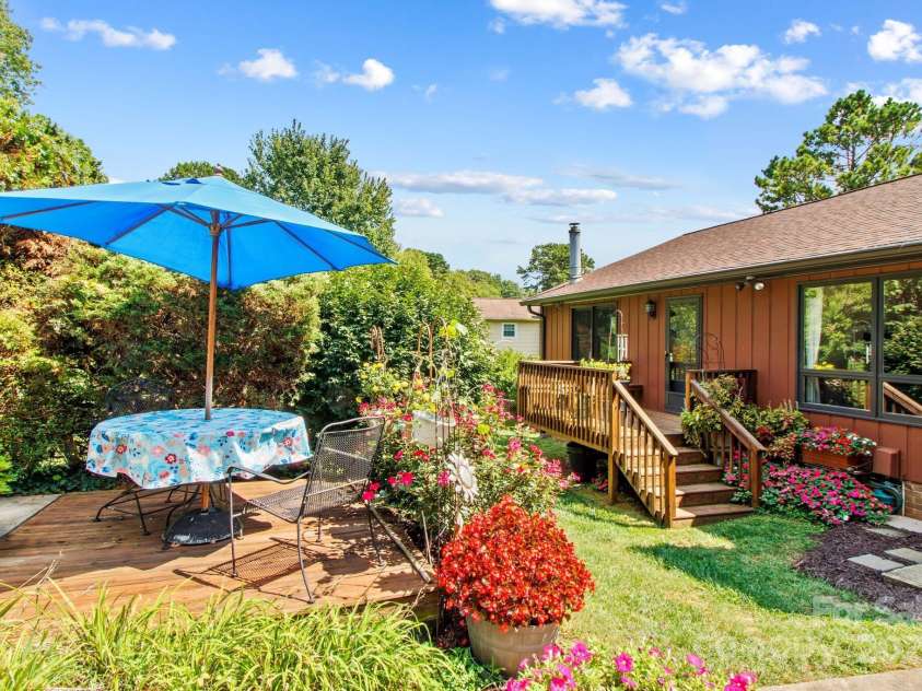 202 Cedarwood Drive, Salisbury, NC 28147.  MLS# CAR4330124, YatesRealty ID 32942. 