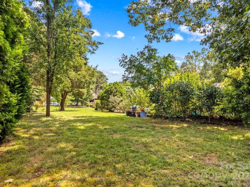 202 Cedarwood Drive, Salisbury, NC 28147.  MLS# CAR4330124, YatesRealty ID 32942. 