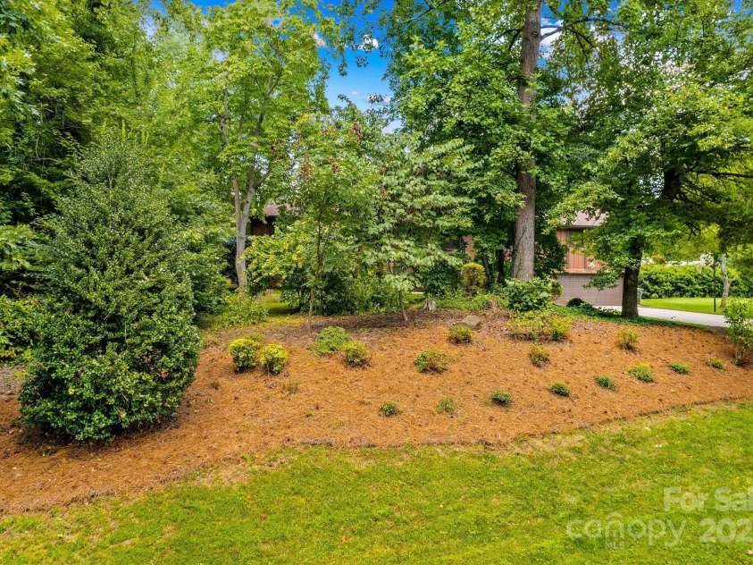 202 Cedarwood Drive, Salisbury, NC 28147.  MLS# CAR4330124, YatesRealty ID 32942. 