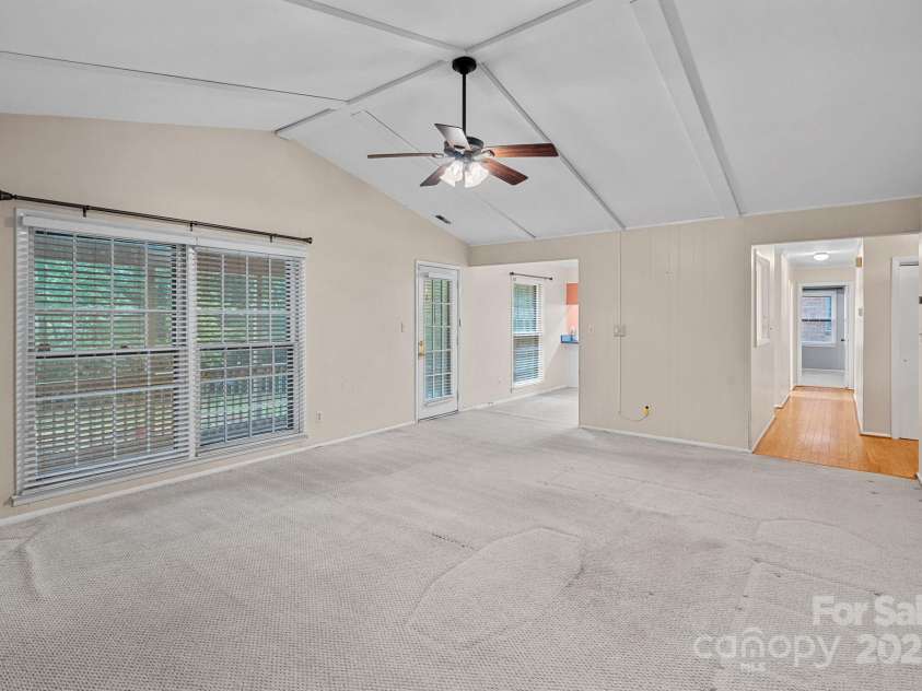 801 Odell Court, Matthews, NC 28105.  MLS# CAR4278079, YatesRealty ID 32943. Greatroom