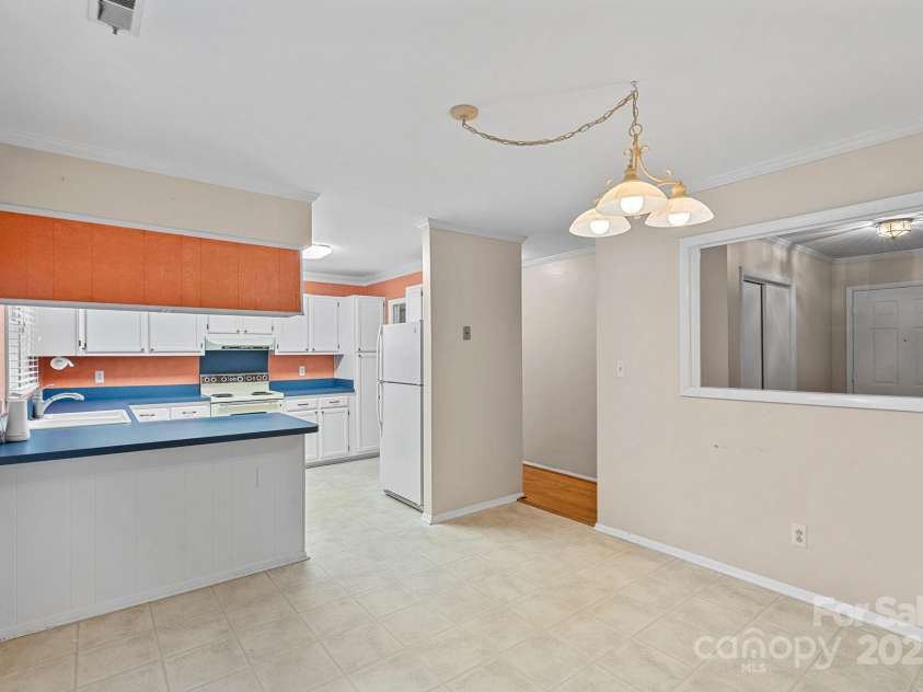 801 Odell Court, Matthews, NC 28105.  MLS# CAR4278079, YatesRealty ID 32943. Kitchen