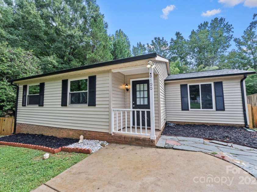 8100 Bald Ridge Drive, Charlotte, NC 28227.  MLS# CAR4291994, YatesRealty ID 32944. 