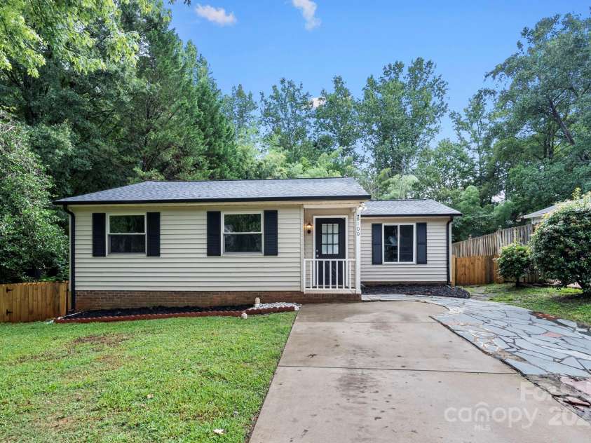 8100 Bald Ridge Drive, Charlotte, NC 28227.  MLS# CAR4291994, YatesRealty ID 32944. 
