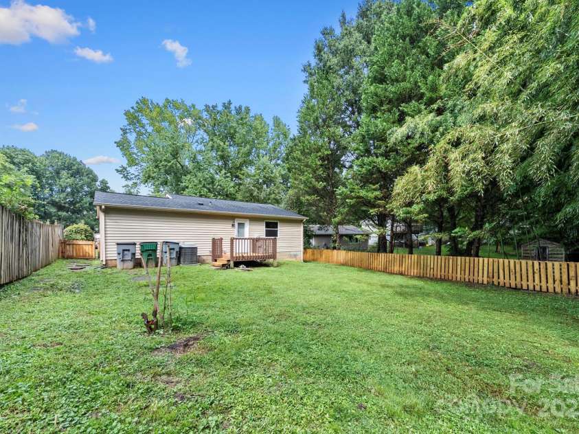 8100 Bald Ridge Drive, Charlotte, NC 28227.  MLS# CAR4291994, YatesRealty ID 32944. 