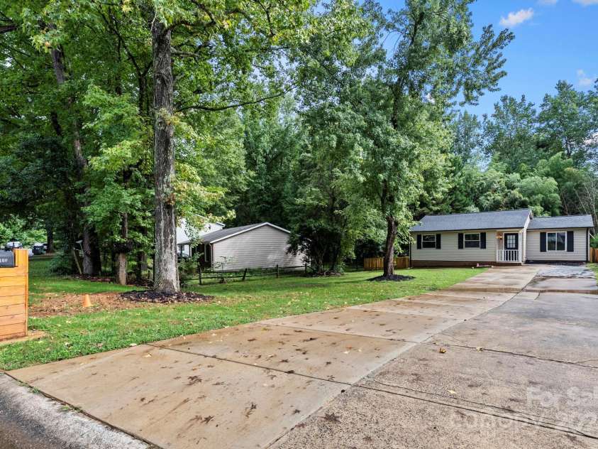 8100 Bald Ridge Drive, Charlotte, NC 28227.  MLS# CAR4291994, YatesRealty ID 32944. 