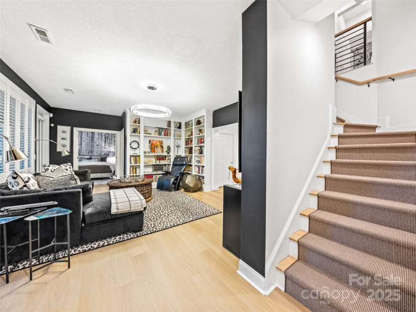 157 Chattooga Run, Hendersonville, NC 28739.  MLS# CAR4293115, YatesRealty ID 32947. 