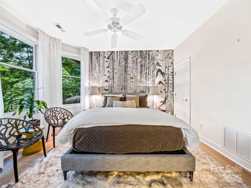 157 Chattooga Run, Hendersonville, NC 28739.  MLS# CAR4293115, YatesRealty ID 32947. 