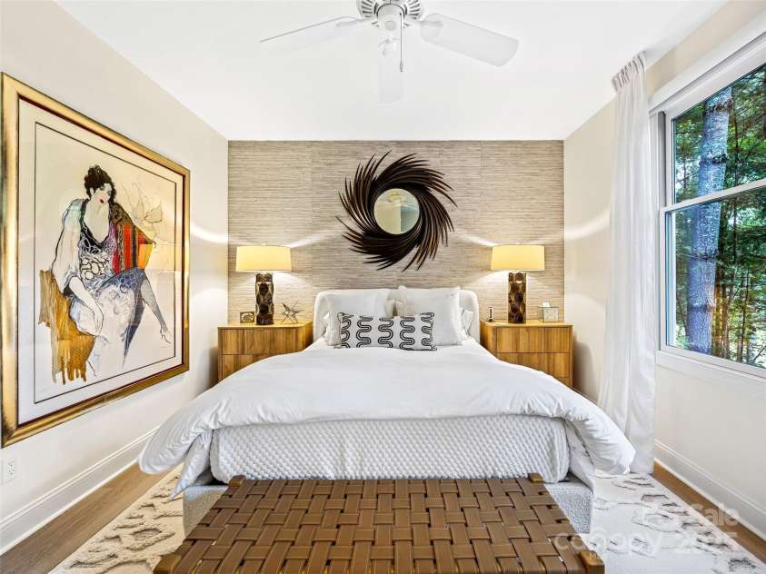 157 Chattooga Run, Hendersonville, NC 28739.  MLS# CAR4293115, YatesRealty ID 32947. 