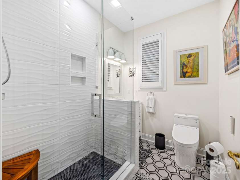 157 Chattooga Run, Hendersonville, NC 28739.  MLS# CAR4293115, YatesRealty ID 32947. 