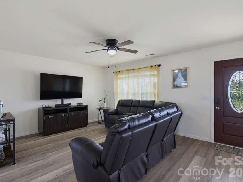 660 Tyro Road, Lexington, NC 27295.  MLS# CAR4395583, YatesRealty ID 32947. 