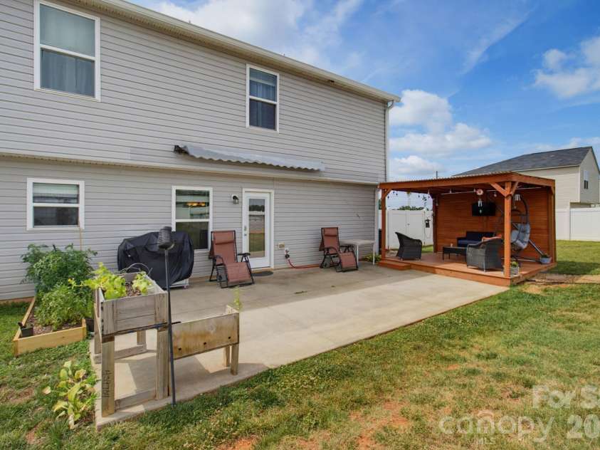 660 Tyro Road, Lexington, NC 27295.  MLS# CAR4395583, YatesRealty ID 32947. 