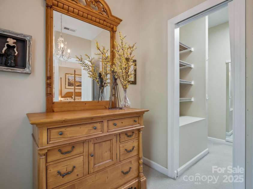 423 Shrewsbury Lane, Matthews, NC 28105.  MLS# CAR4283550, YatesRealty ID 32948. Enlarged Primary Closet