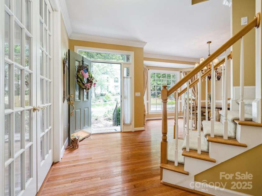 423 Shrewsbury Lane, Matthews, NC 28105.  MLS# CAR4283550, YatesRealty ID 32948. Entry