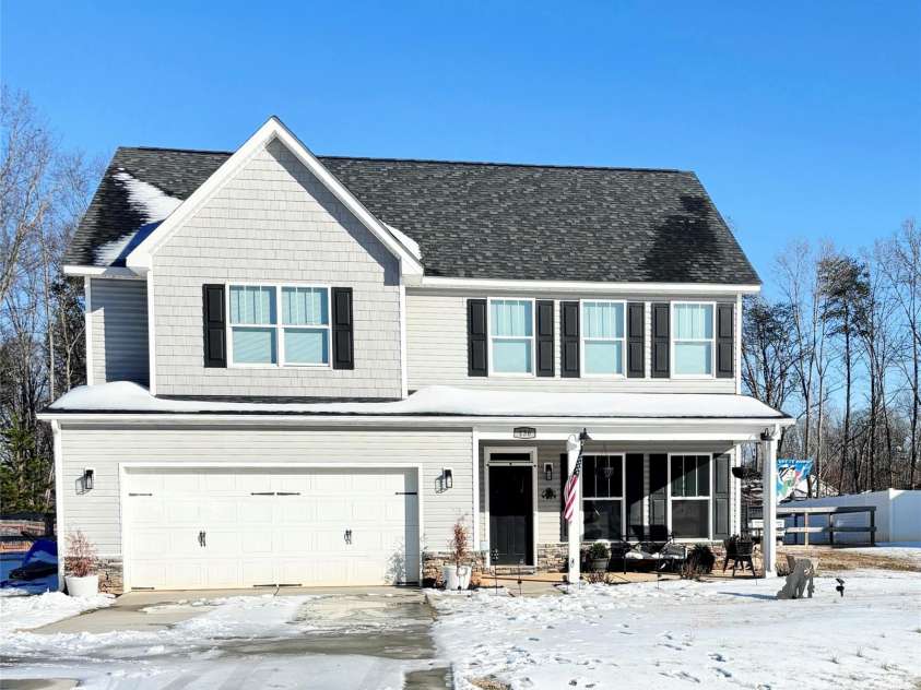 136 Mountain Island Drive, Statesville, NC 28677.  MLS# CAR4342019, YatesRealty ID 3295. 