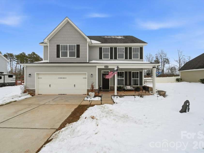 136 Mountain Island Drive, Statesville, NC 28677.  MLS# CAR4342019, YatesRealty ID 3295. 