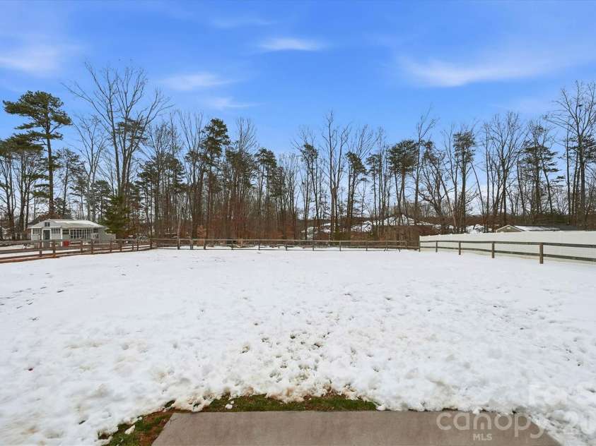 136 Mountain Island Drive, Statesville, NC 28677.  MLS# CAR4342019, YatesRealty ID 3295. 