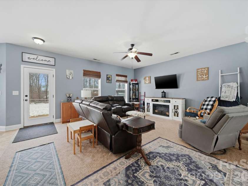 136 Mountain Island Drive, Statesville, NC 28677.  MLS# CAR4342019, YatesRealty ID 3295. 