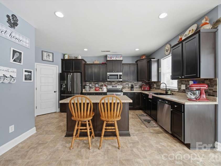 136 Mountain Island Drive, Statesville, NC 28677.  MLS# CAR4342019, YatesRealty ID 3295. 