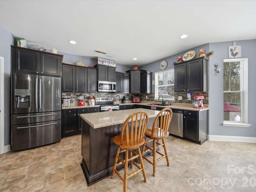 136 Mountain Island Drive, Statesville, NC 28677.  MLS# CAR4342019, YatesRealty ID 3295. 