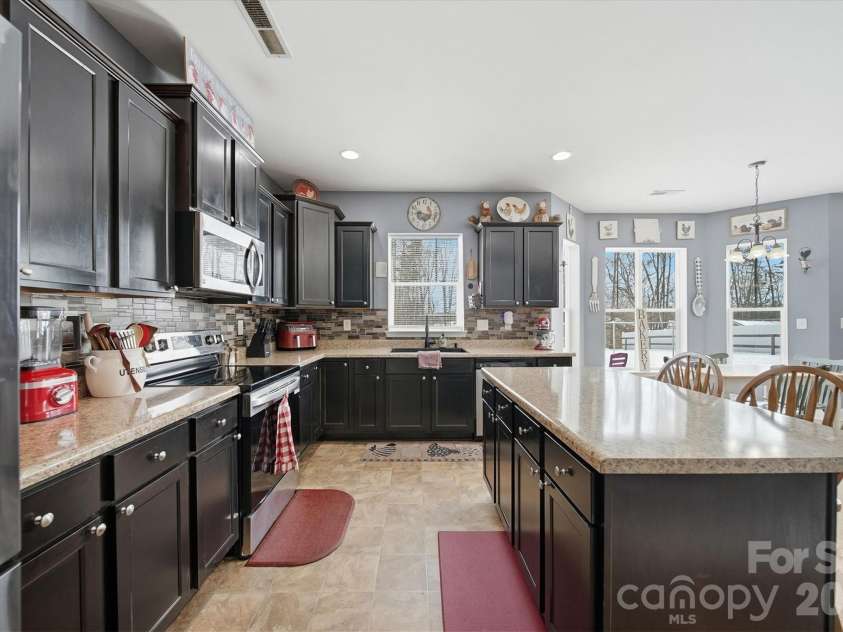 136 Mountain Island Drive, Statesville, NC 28677.  MLS# CAR4342019, YatesRealty ID 3295. 