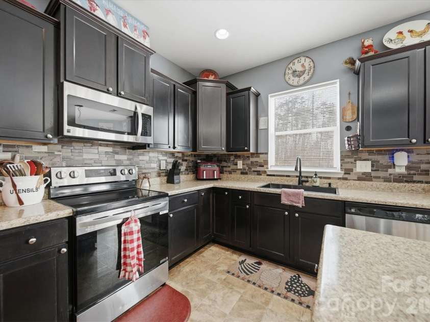 136 Mountain Island Drive, Statesville, NC 28677.  MLS# CAR4342019, YatesRealty ID 3295. 