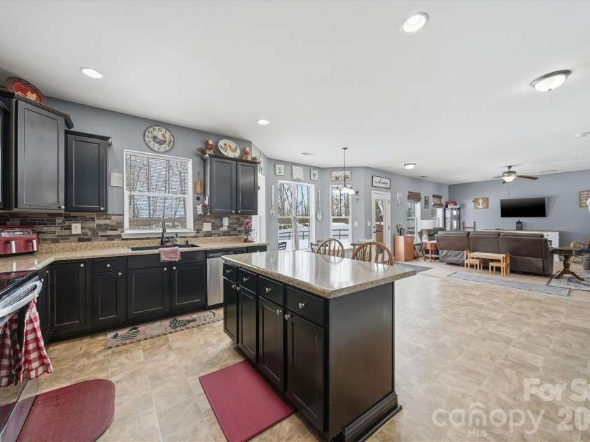 136 Mountain Island Drive, Statesville, NC 28677.  MLS# CAR4342019, YatesRealty ID 3295. 