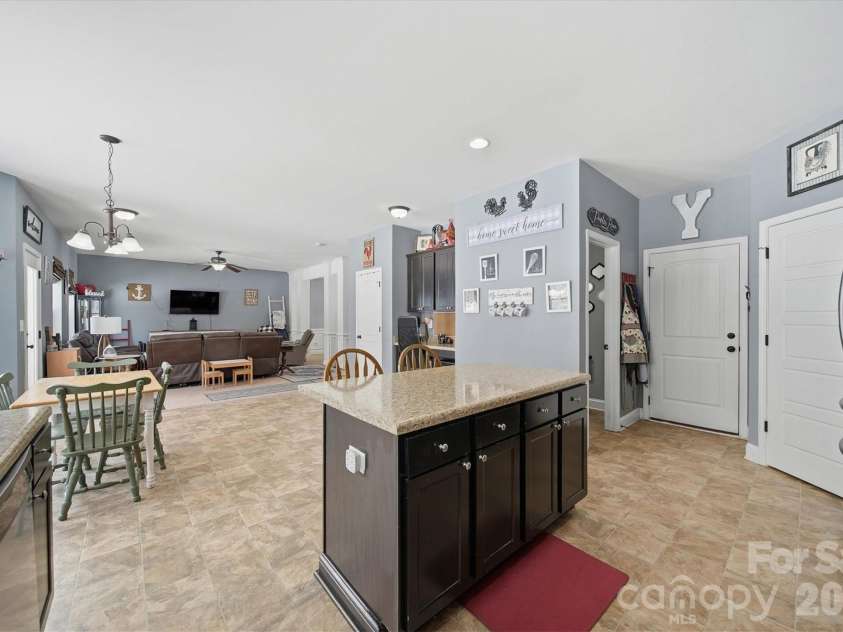 136 Mountain Island Drive, Statesville, NC 28677.  MLS# CAR4342019, YatesRealty ID 3295. 