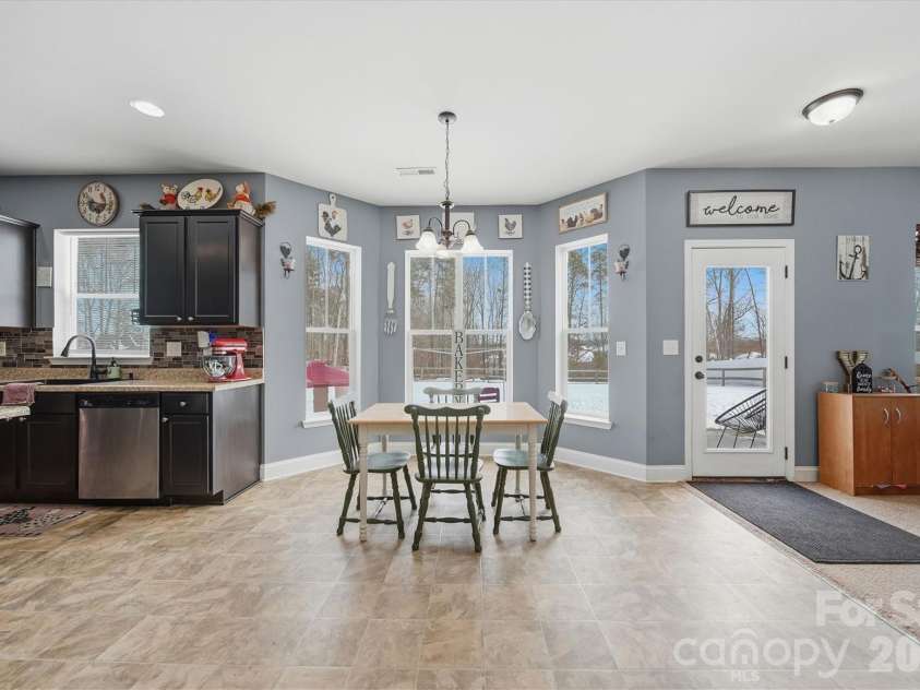 136 Mountain Island Drive, Statesville, NC 28677.  MLS# CAR4342019, YatesRealty ID 3295. 