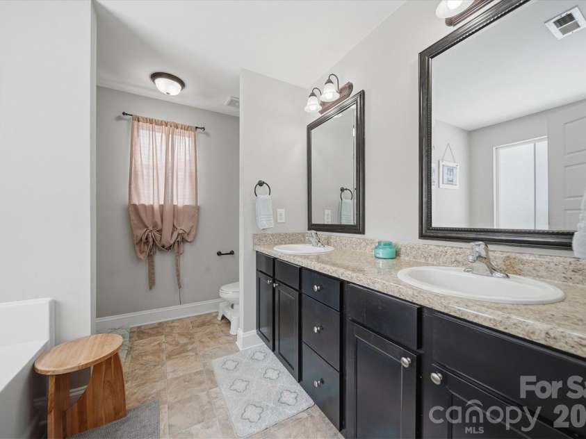 136 Mountain Island Drive, Statesville, NC 28677.  MLS# CAR4342019, YatesRealty ID 3295. 