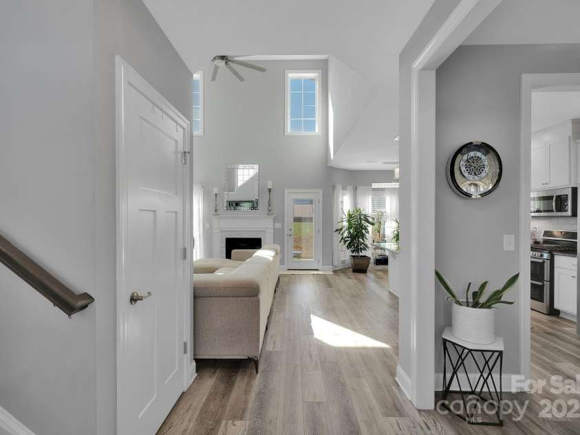 236 Pinnacle Crossing, Shelby, NC 28152.  MLS# CAR4313906, YatesRealty ID 3295. Entrance/ Foyer area