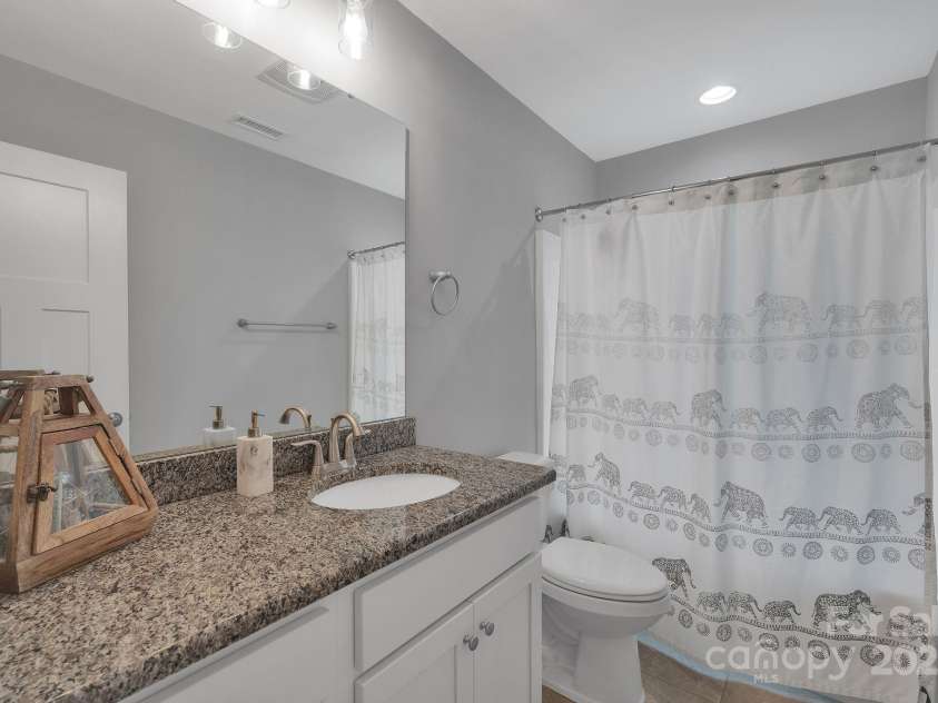 236 Pinnacle Crossing, Shelby, NC 28152.  MLS# CAR4313906, YatesRealty ID 3295. Full bath