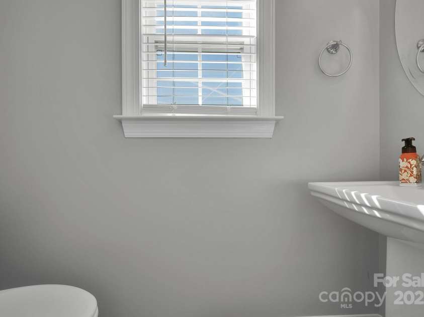 236 Pinnacle Crossing, Shelby, NC 28152.  MLS# CAR4313906, YatesRealty ID 3295. Half bathroom