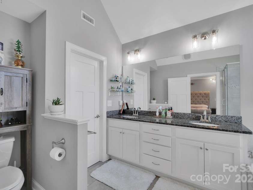 236 Pinnacle Crossing, Shelby, NC 28152.  MLS# CAR4313906, YatesRealty ID 3295. Primary Bathroom