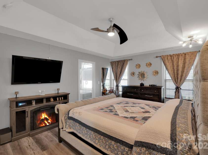 236 Pinnacle Crossing, Shelby, NC 28152.  MLS# CAR4313906, YatesRealty ID 3295. Primary room