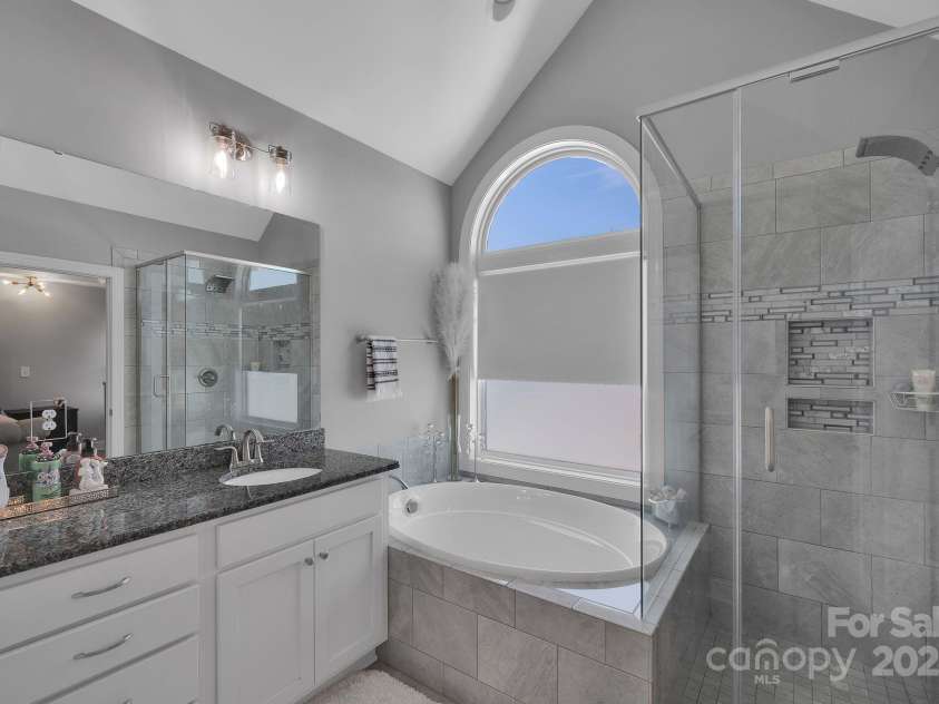 236 Pinnacle Crossing, Shelby, NC 28152.  MLS# CAR4313906, YatesRealty ID 3295. Shower