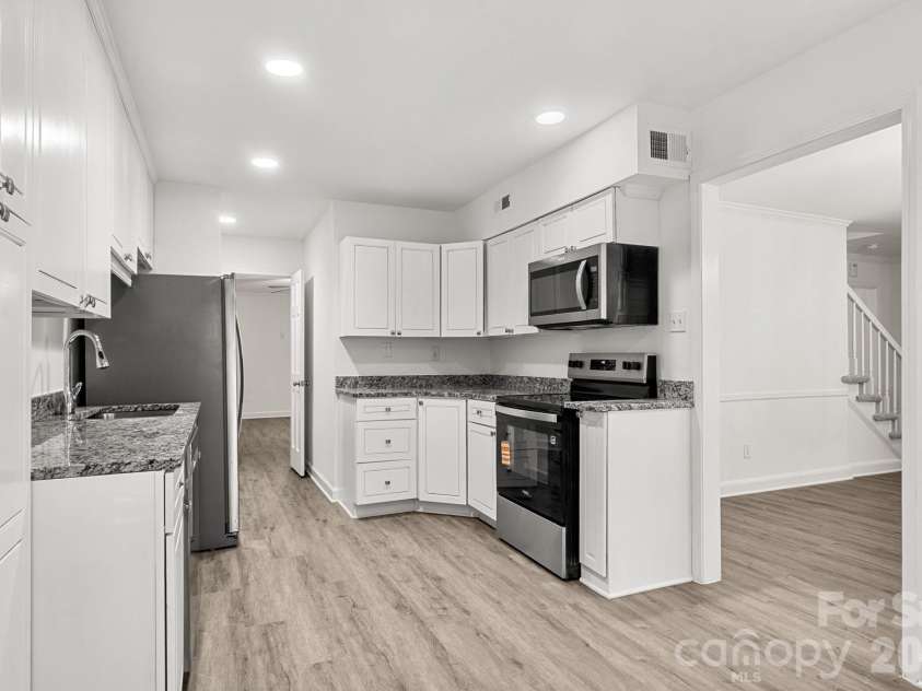 6748 Constitution Lane, Charlotte, NC 28210.  MLS# CAR4373188, YatesRealty ID 32950. 