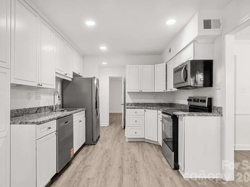 6748 Constitution Lane, Charlotte, NC 28210.  MLS# CAR4373188, YatesRealty ID 32950. 