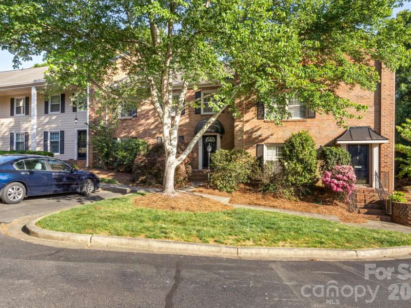 6748 Constitution Lane, Charlotte, NC 28210.  MLS# CAR4373188, YatesRealty ID 32950. 