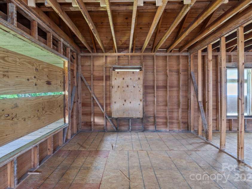 692 Stoney Mountain Road, Hendersonville, NC 28791.  MLS# CAR4290000, YatesRealty ID 32950. 