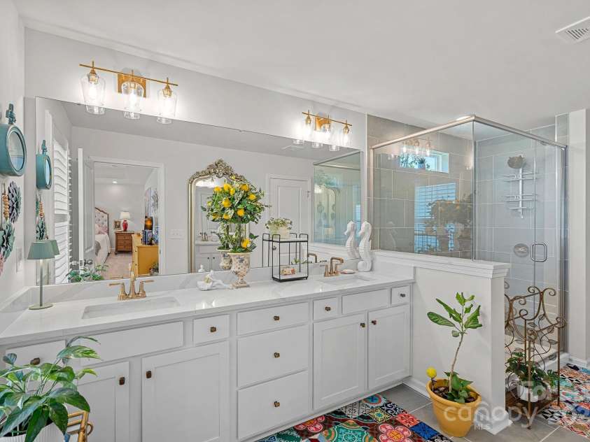 420 Quartz Hill Way, Waxhaw, NC 28173.  MLS# CAR4283852, YatesRealty ID 32951. Bright & Airy Primary Bath With Double Vanities & Shower, Water Closet, & Closet!