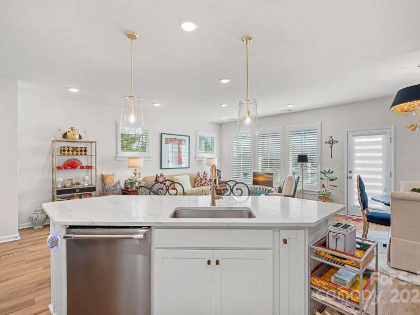420 Quartz Hill Way, Waxhaw, NC 28173.  MLS# CAR4283852, YatesRealty ID 32951. Clean & Modern Finishes In This Gorgeous Kitchen