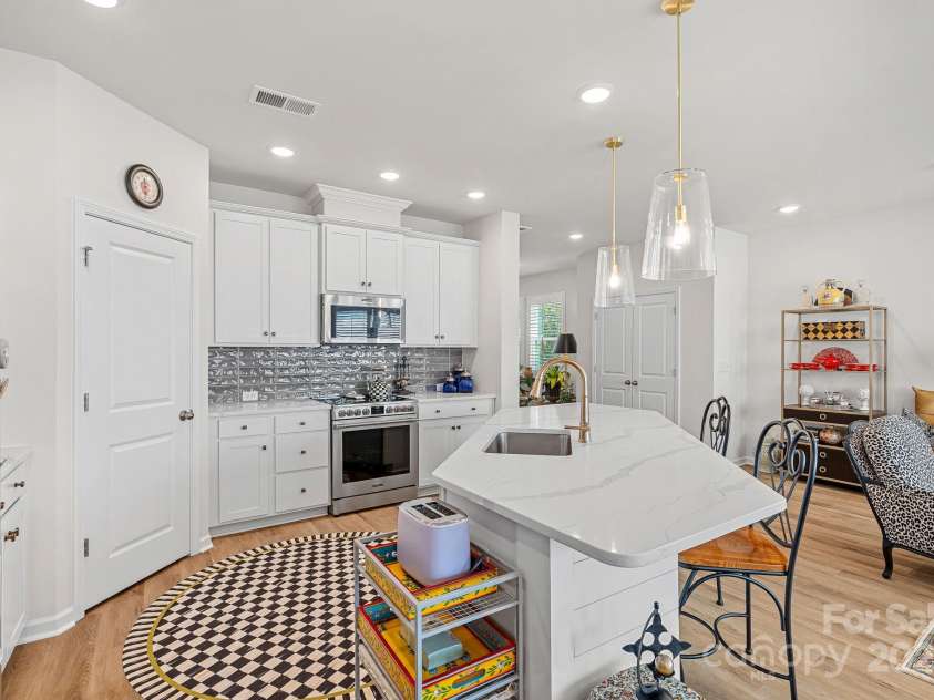 420 Quartz Hill Way, Waxhaw, NC 28173.  MLS# CAR4283852, YatesRealty ID 32951. Kitchen Area With Walk-In Pantry