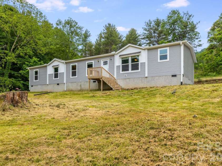 22 Split Pine Cove, Clyde, NC 28721.  MLS# CAR4388912, YatesRealty ID 32952. 